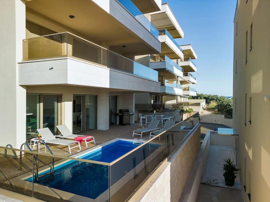 Apartman Delux With Private Pool - Makarska Exklusiv Tučepi Exterior foto