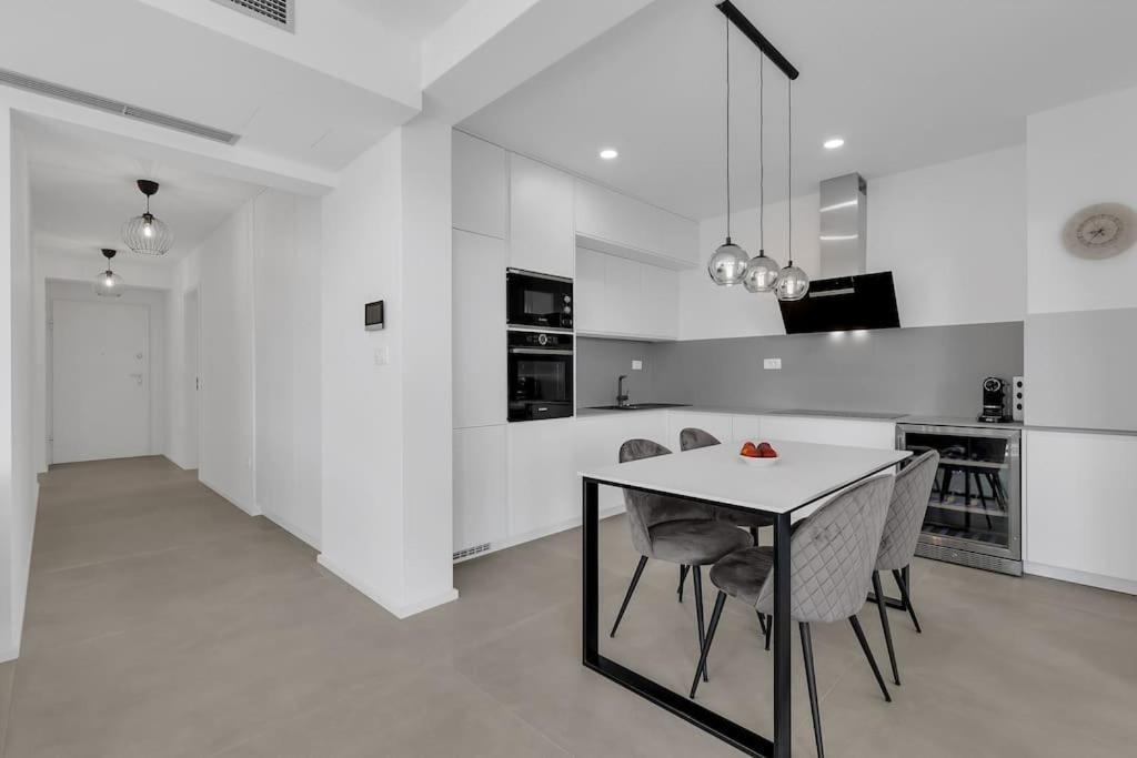 Apartman Delux With Private Pool - Makarska Exklusiv Tučepi Exterior foto