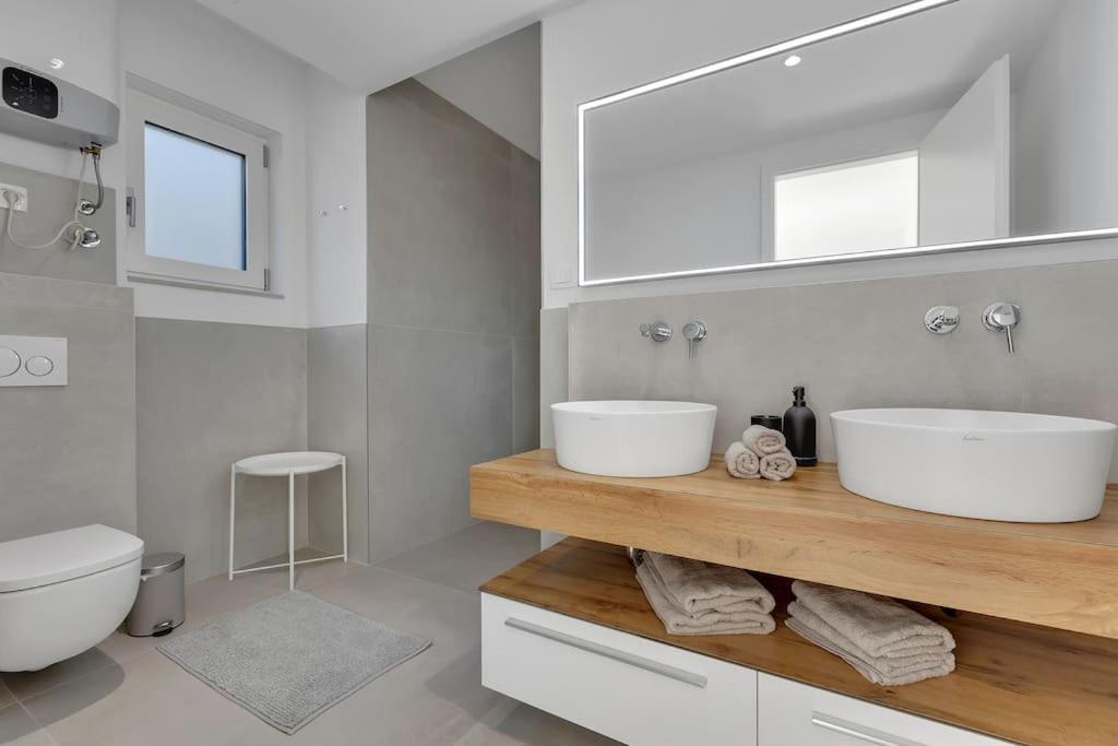 Apartman Delux With Private Pool - Makarska Exklusiv Tučepi Exterior foto