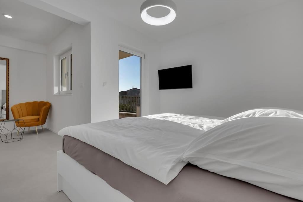 Apartman Delux With Private Pool - Makarska Exklusiv Tučepi Exterior foto