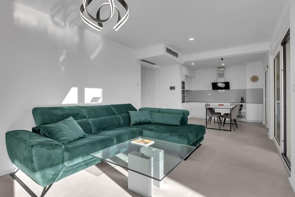 Apartman Delux With Private Pool - Makarska Exklusiv Tučepi Exterior foto