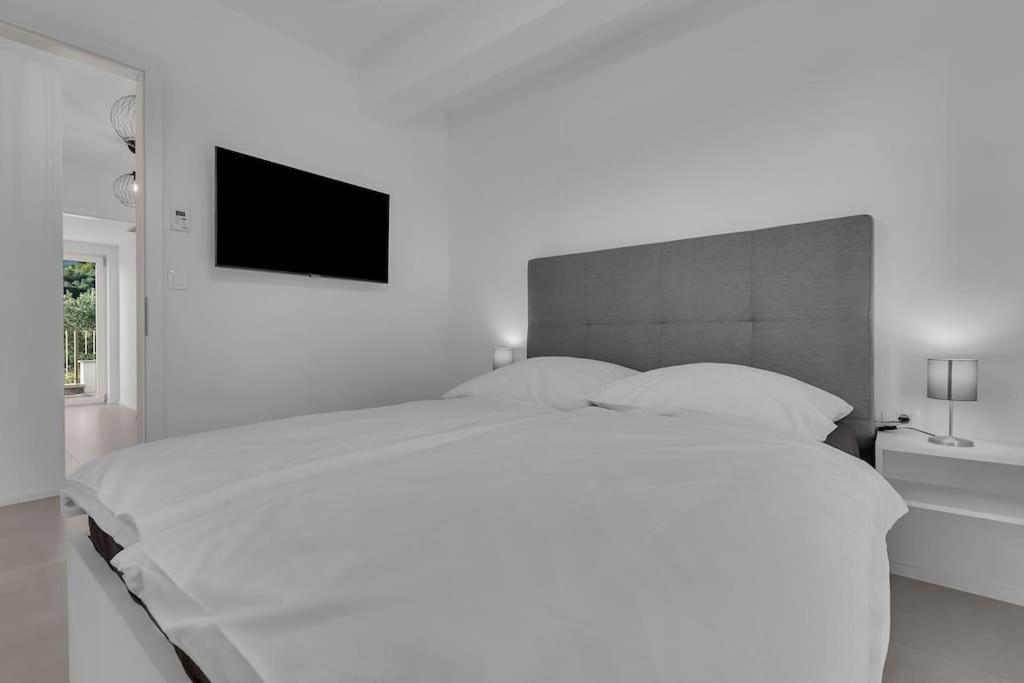 Apartman Delux With Private Pool - Makarska Exklusiv Tučepi Exterior foto