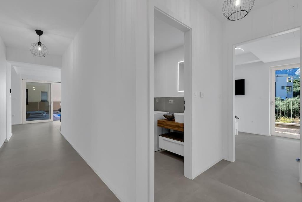 Apartman Delux With Private Pool - Makarska Exklusiv Tučepi Exterior foto