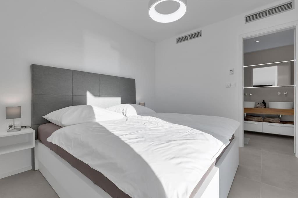 Apartman Delux With Private Pool - Makarska Exklusiv Tučepi Exterior foto